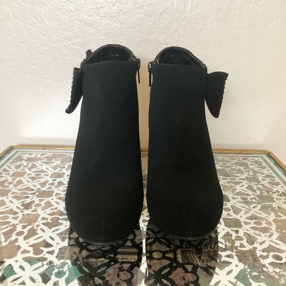 Madeline Stuart Black Faux Suede Heeled Booties Women's Size 6.5 or 7 - Picture 3 of 8
